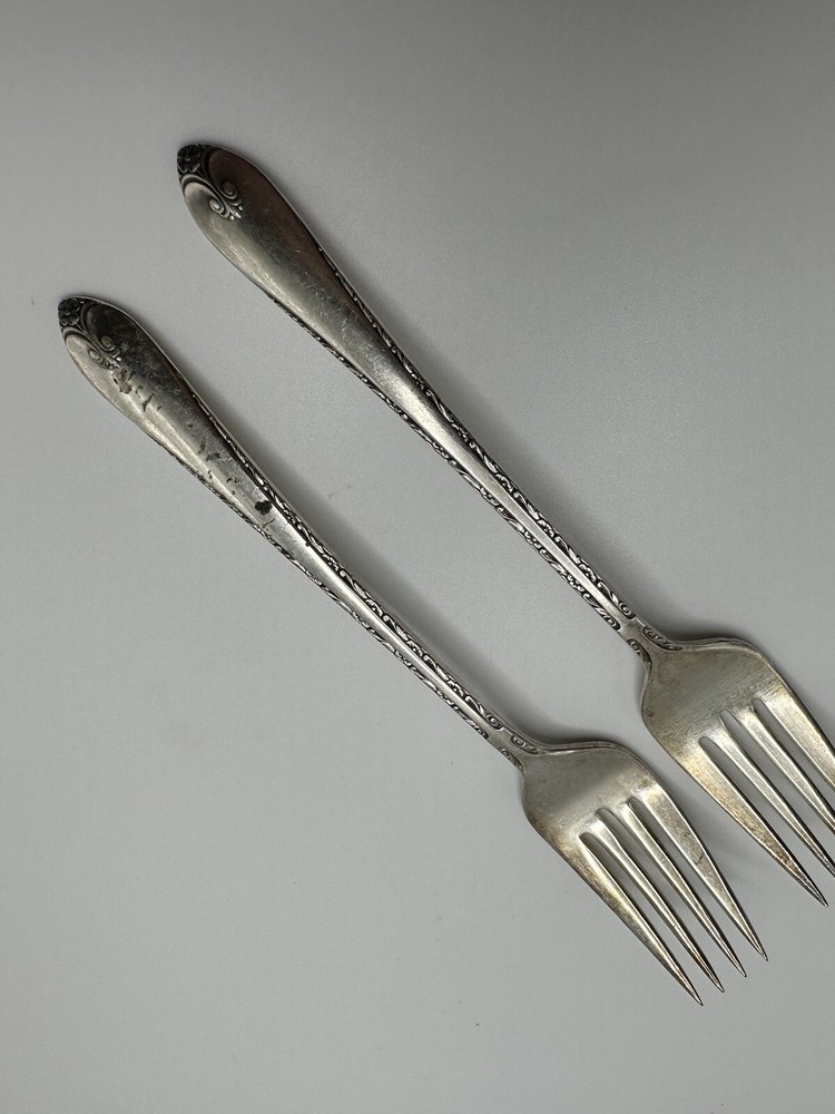 Vintage Wm Rogers Exquisite Forks 6.75” Silver Plate