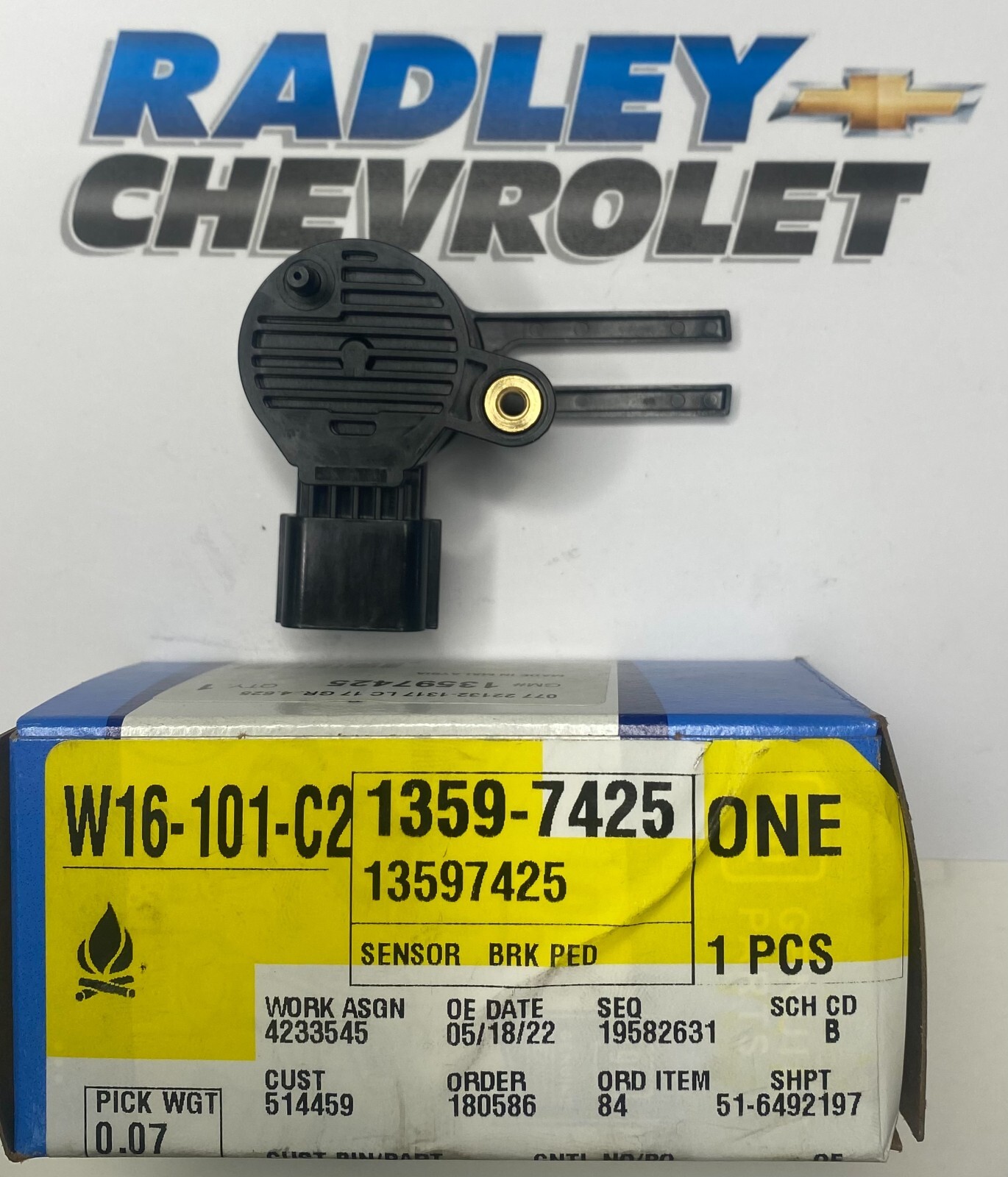 NEW GM OEM STOPLIGHT STOP BREAK LIGHT SWITCH- GENERAL MOTORS GMC 13597425