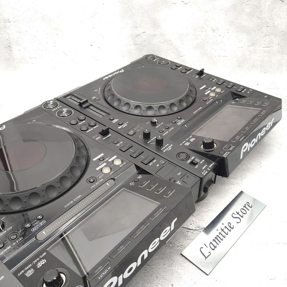 Pair 2x Pioneer CDJ-2000 Professional DJ Multi Player Digital Turntable CDJ2000