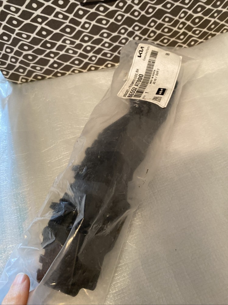KIA NIRO DRIVER SIDE FRONT BUMPER BRACKET 86552-AT000