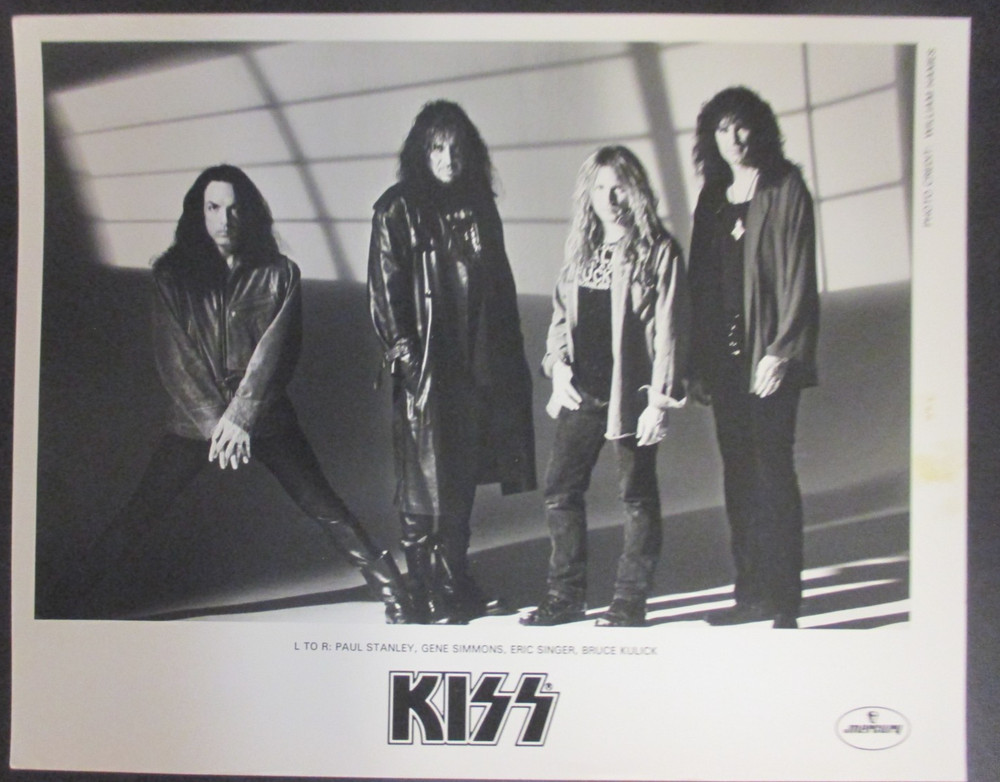 KISS black & white 8 X 10 matte finish promo photo Singer, Kulick ORIGINAL !