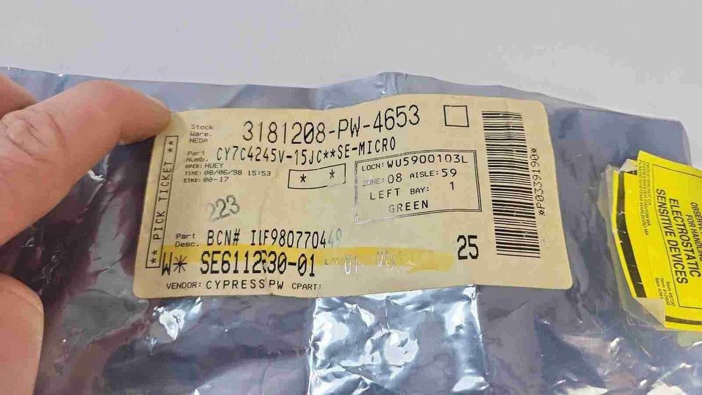 7 X Cypress Semiconductor CY7C4245V Series FIFO