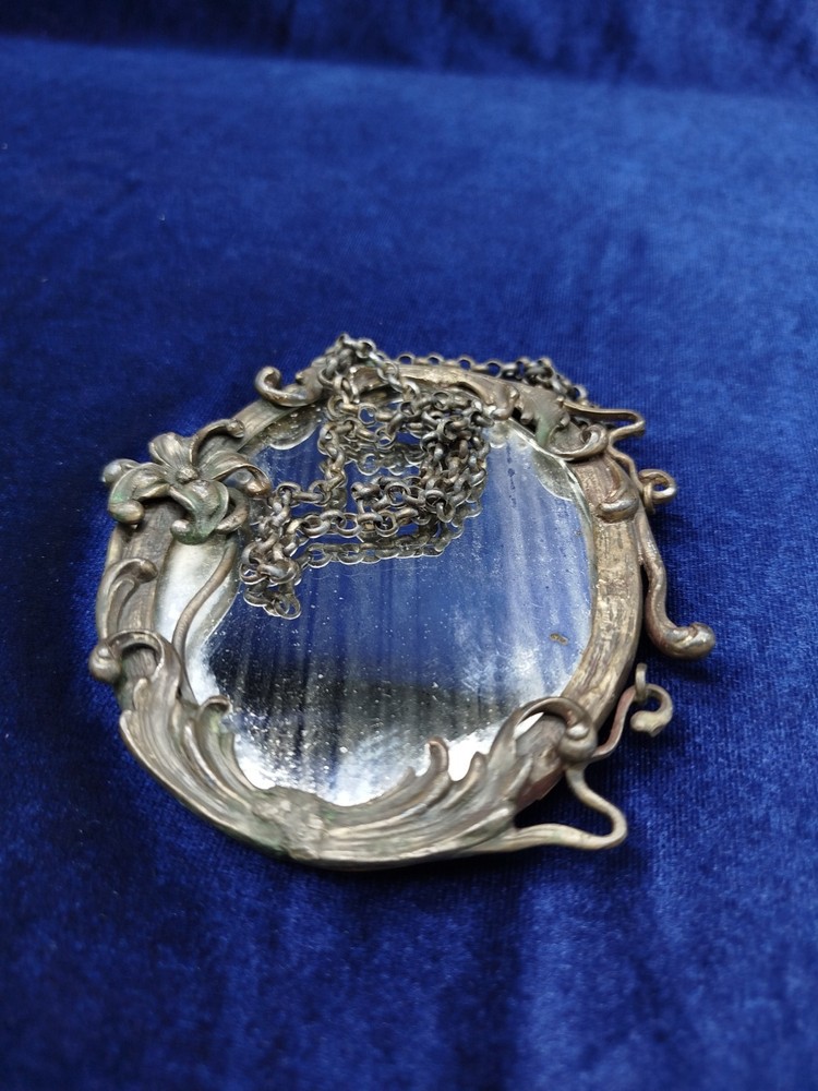 Decorative Hand Mirror With Chain 11x10cm