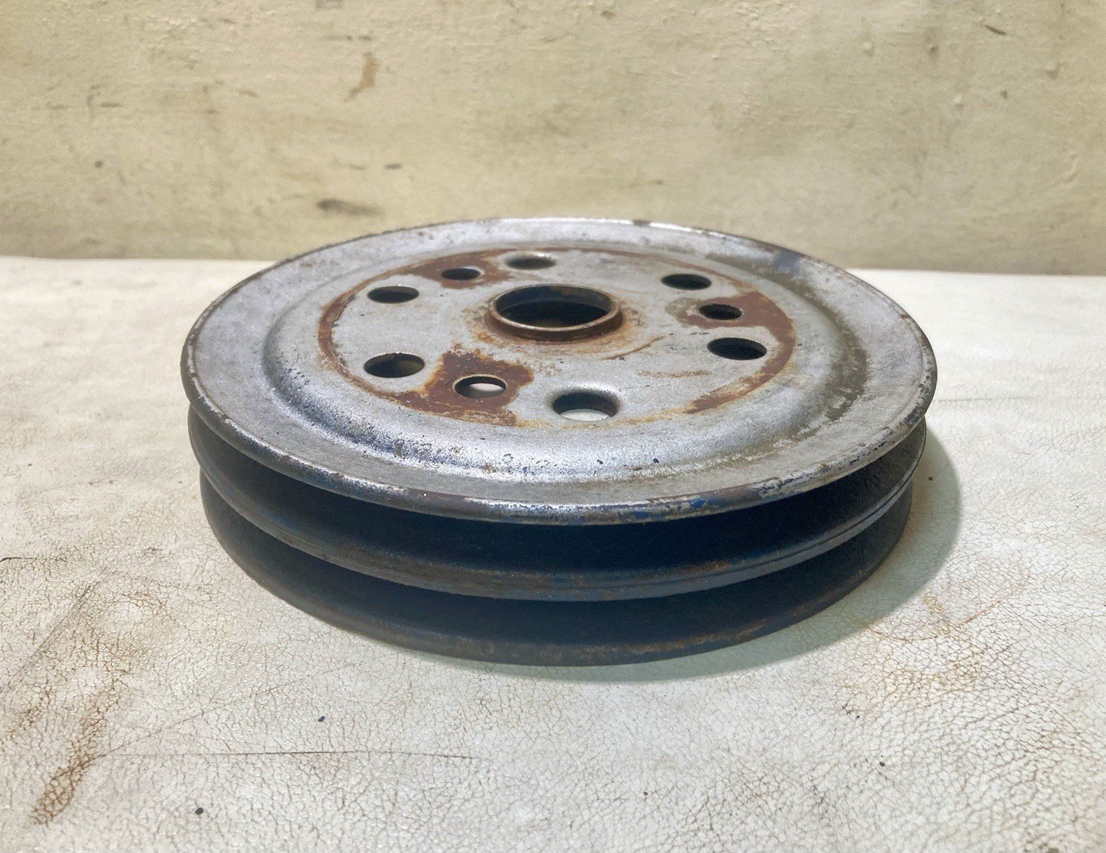 OMC COBRA 5.0L 5.7L CRANKSHAFT PULLEY 3744043BA