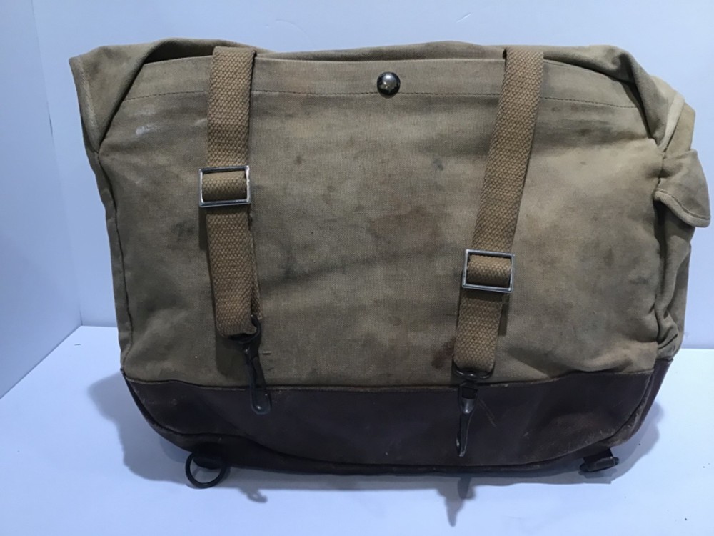 Private Purchase US Musette Bag w/ Leather Bottom
