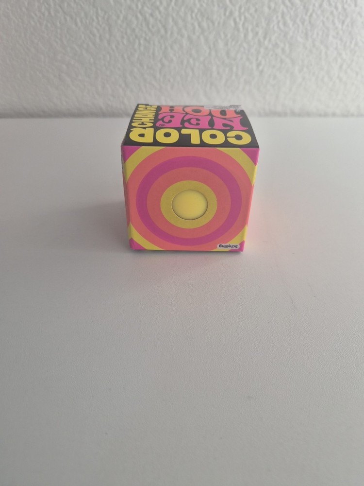 NeeDoh Color Change cube! Yellow