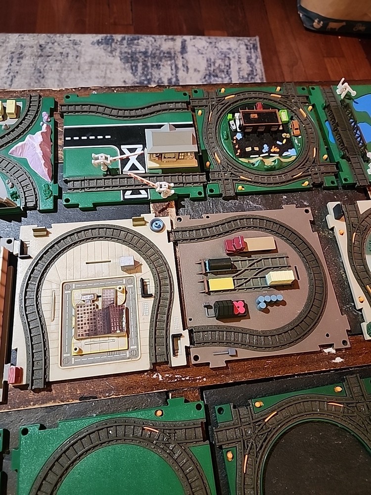 2004 2005 Basic Fun XTS Expandable Train System tracks cars