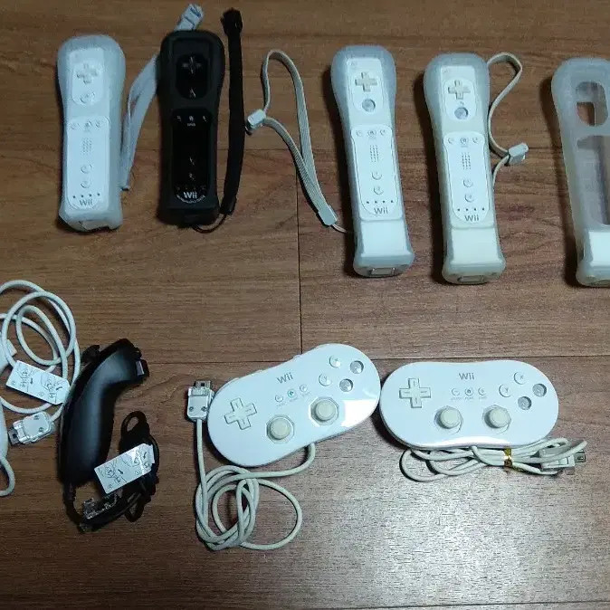 Nintendo Wii Genuine Remote Plus with MotionPlus and Nunchuk