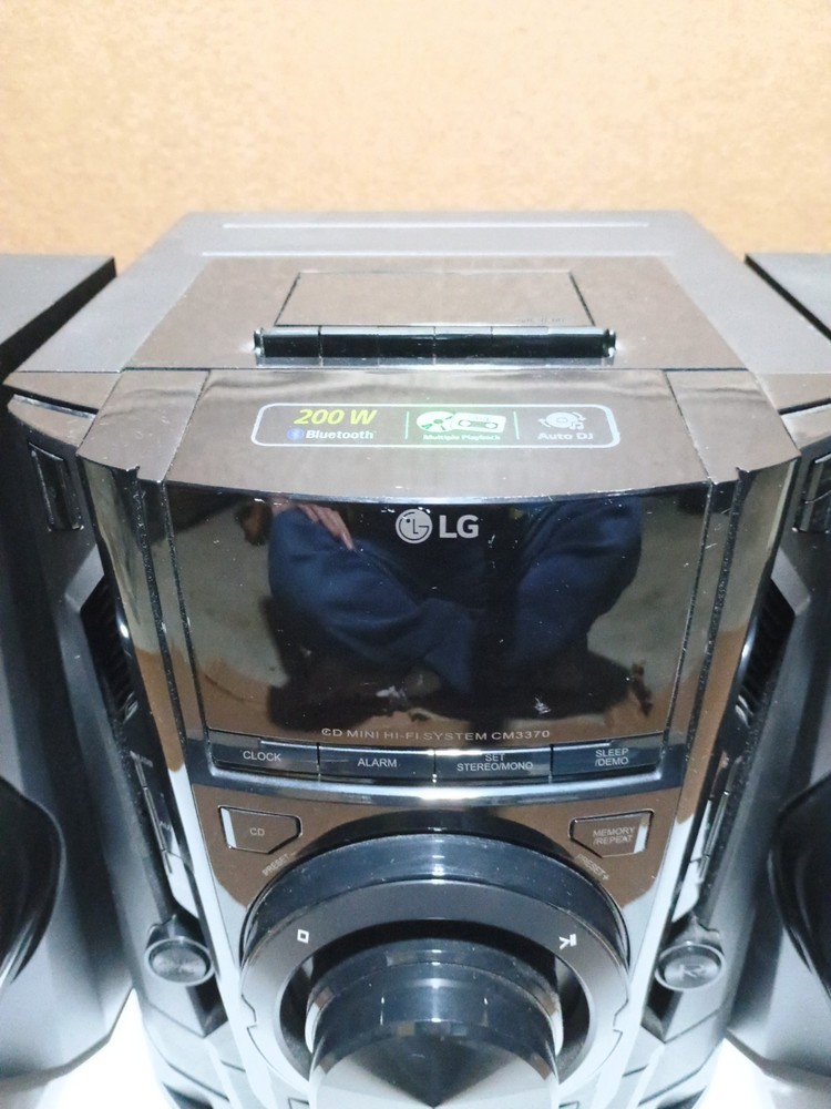 LG CM3370 Mini Hi-Fi System 200W Bluetooth CD USB w/ CMS3370F Speakers & Remote