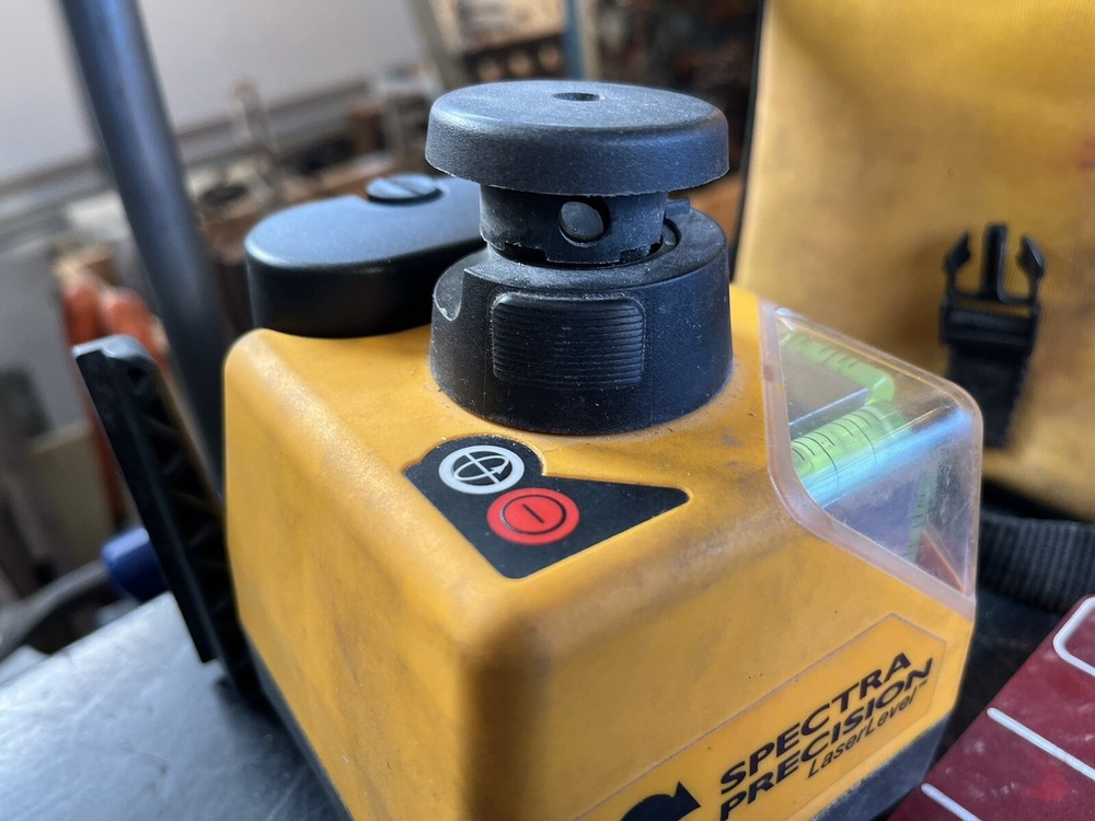 Spectra Precision Horizontal Vertical Red Beam Laser Level Model 1422 W/ Bracket