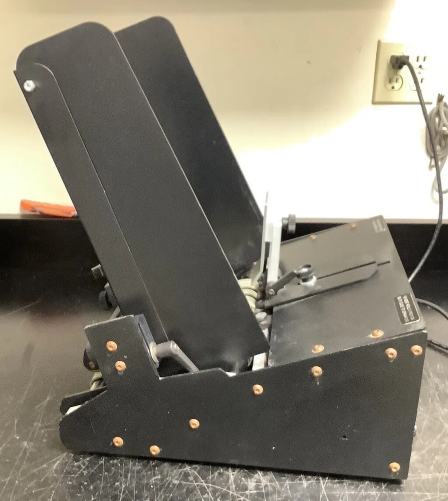 Straight Shooter C12 Demand Feeder