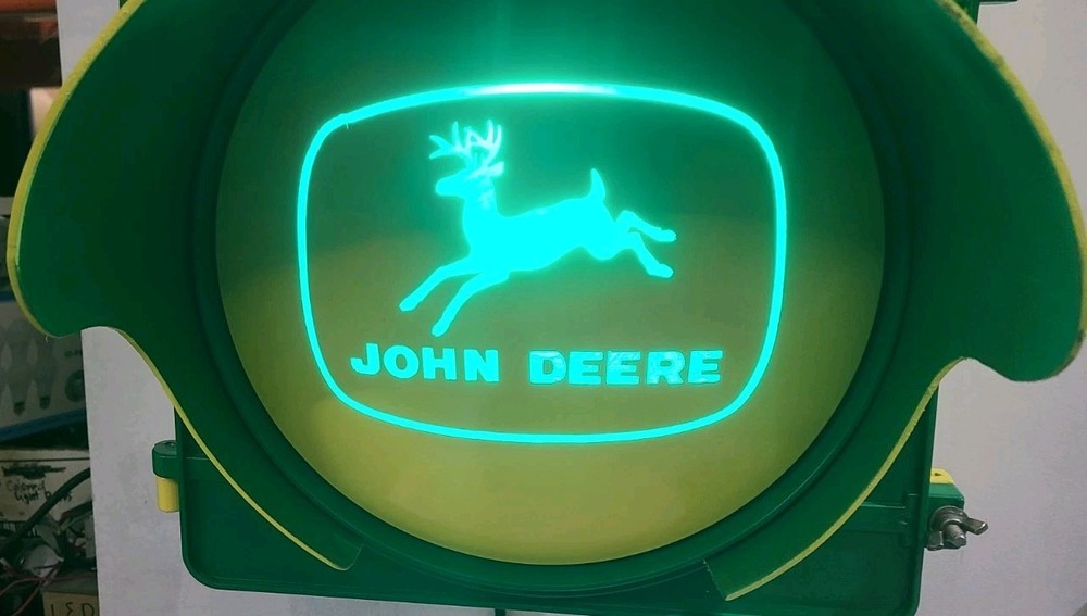 JOHN DEERE 12 INCH SHOP LIGHT