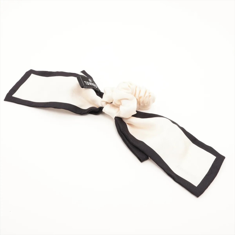 Chanel Camelia 22V Scrunchie Silk White x black