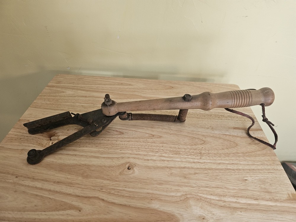 vintage skeet thrower