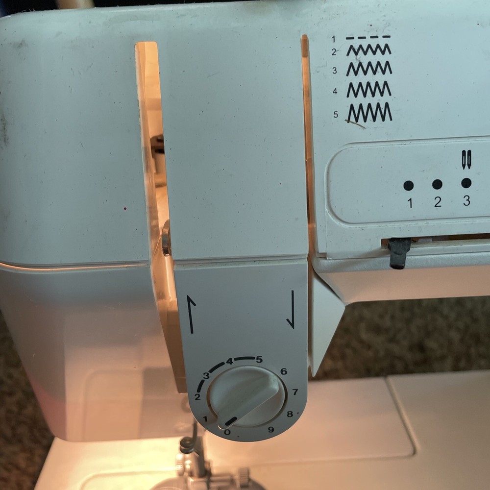 Singer Sewing Machine model 2517C with pedal 130V Tested does work!