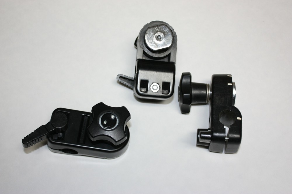Working Nikonos underwater flash mounting knuckle for SB-105 strobe