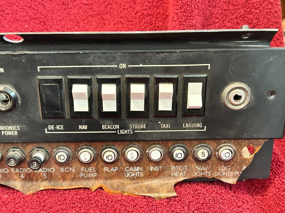 CIRCUIT BREAKER SWITCH PANEL WITH IGNITION SWITCH ROCKER SWITCHES TOGGLE