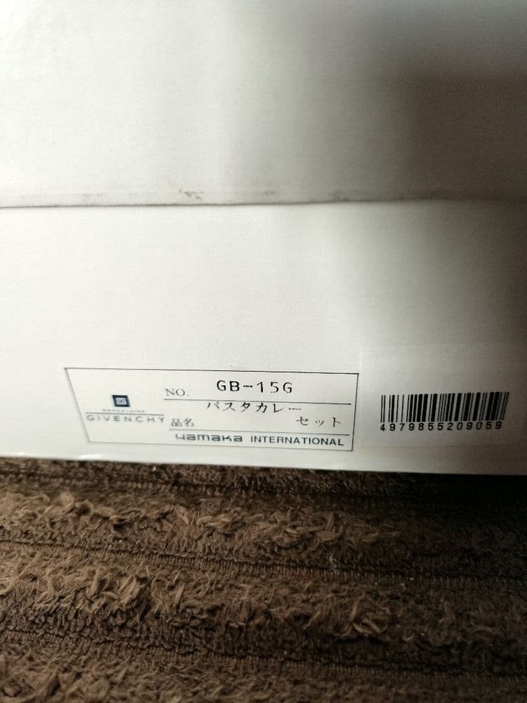 Givenchy Yamaka Plate