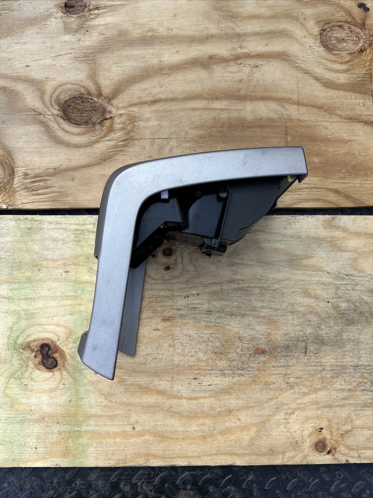 2004 TOYOTA PRIUS CUP HOLDER (FRONT)