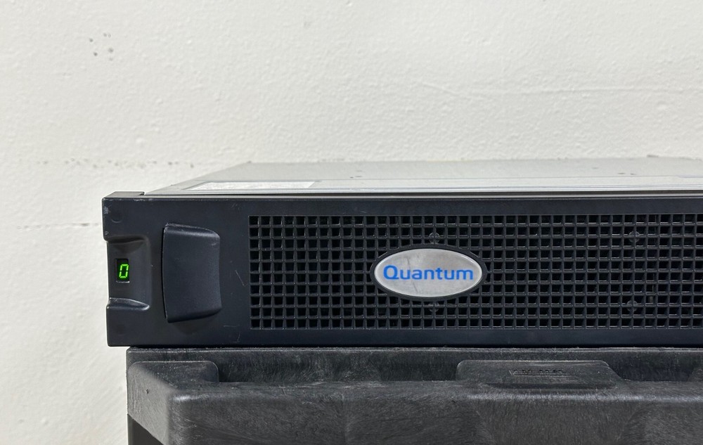 Quantum 24-bay SAS disk array w/ Dual 1-05134-01 Quantum SAS SAN Controller