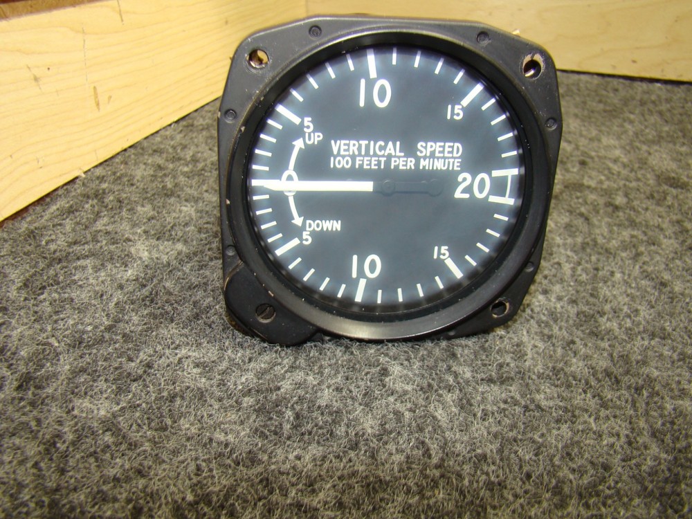 USED UMA (United Instruments) Vertical Speed Indicator PN: 7000, Code C26