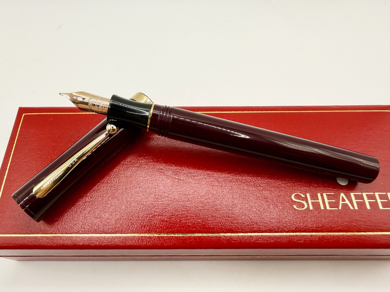 SHEAFFER MODERN LIFETIME BURGUNDY FOUNTAIN PEN M 14K NIB