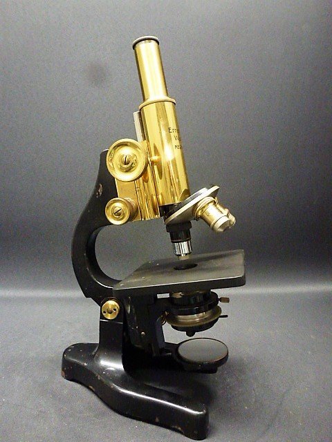 BEAUTIFUL ANTIQUE Microscope signed E.Leitz Wetzlar