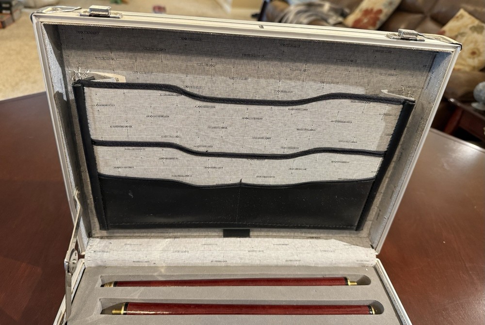 Golf Practice Putting Set in Metal Briefcase