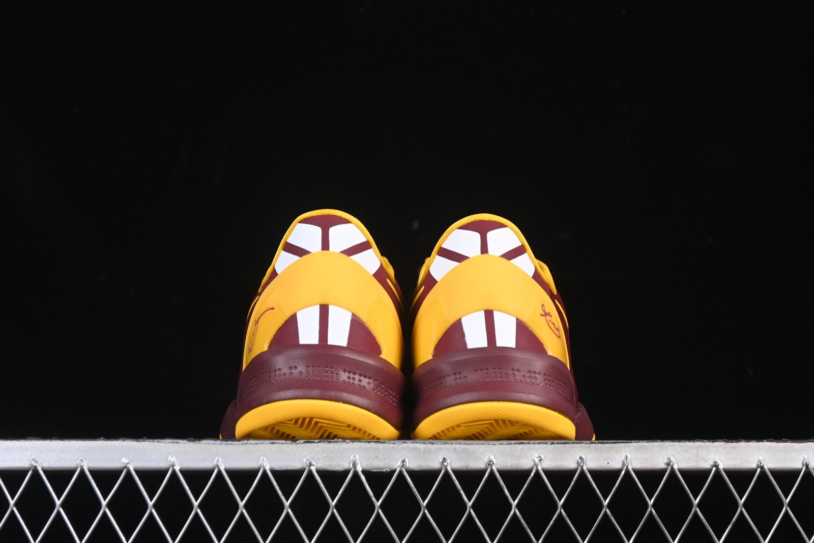 NK Kobe 8 Protro "USC Trojans" Men's Basketball Shoes - Red/Yellow HF7484-600