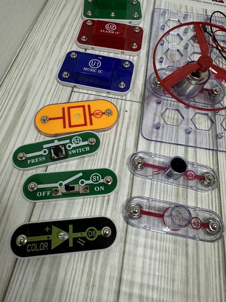 Snap Circuits Jr. Electronics Discovery Kit Elenco 2021 Learning Electronics