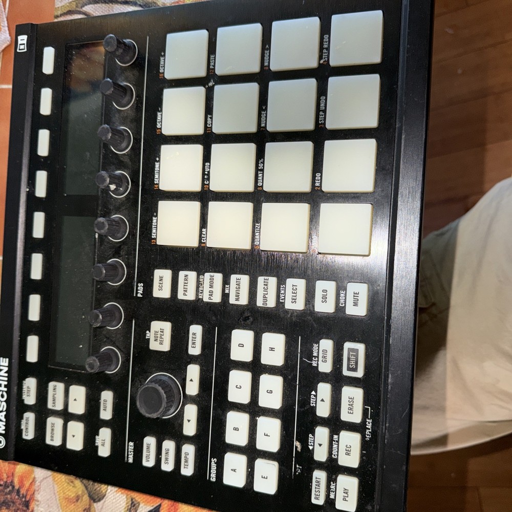 Native Instruments Maschine MK2 Groove Production Studio