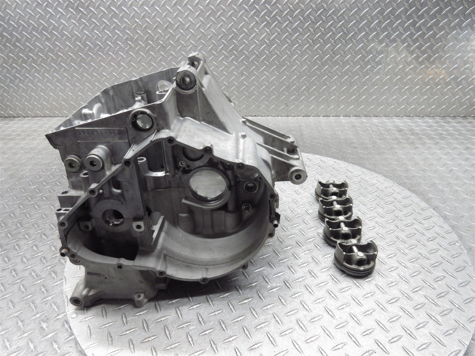 2008 08-09 Suzuki GSXR 600 GSXR600 Crankcase Case Engine Motor Block Piston Lot