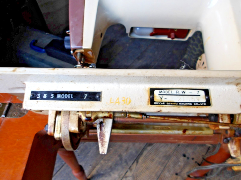 Riccar Sewing machine W/ Table 387 model 7