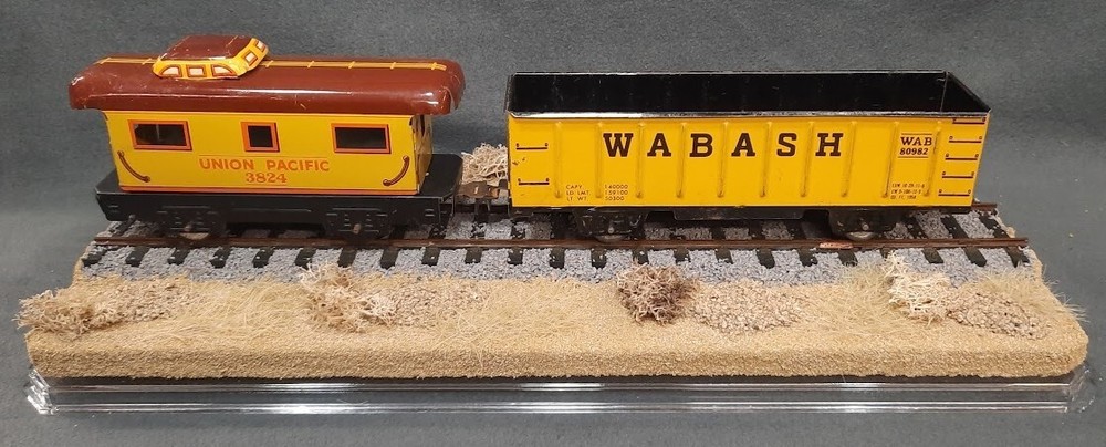 O SCALE - 16" SINGLE TRACK -"DESERT SCENE"-DISPLAY CASE- FOR ANY O SCALE TRAINS
