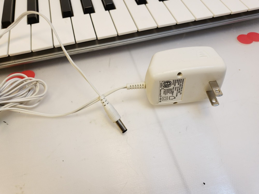 M-AUDIO O2 MIDI CONTROLLER KEYBOARD