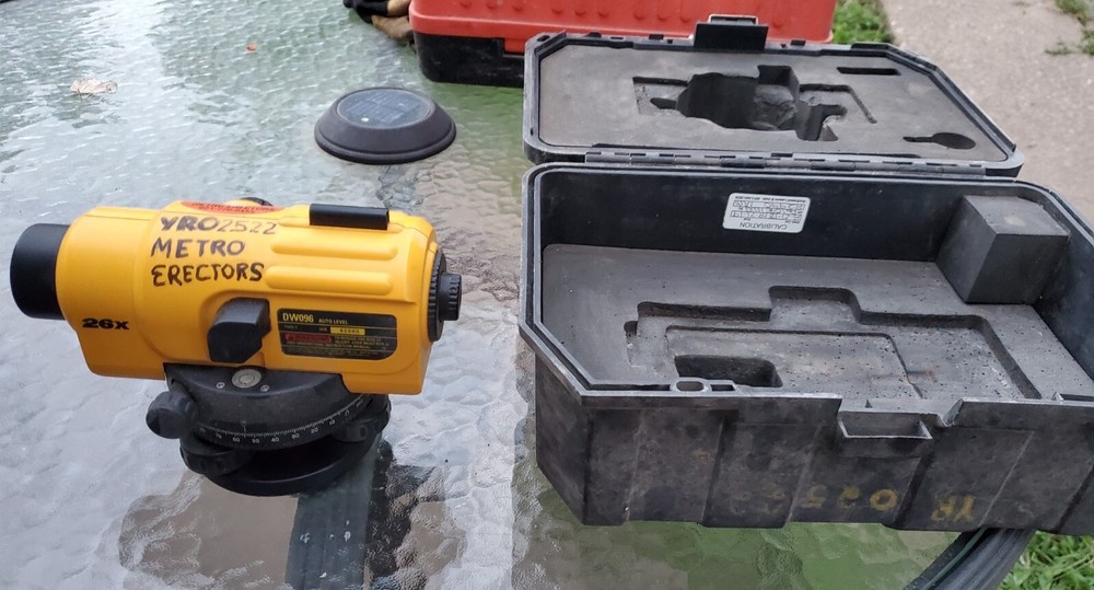 DEWALT DW096 26x Heavy Duty Auto Optical Level Survey Construction Tool Untested