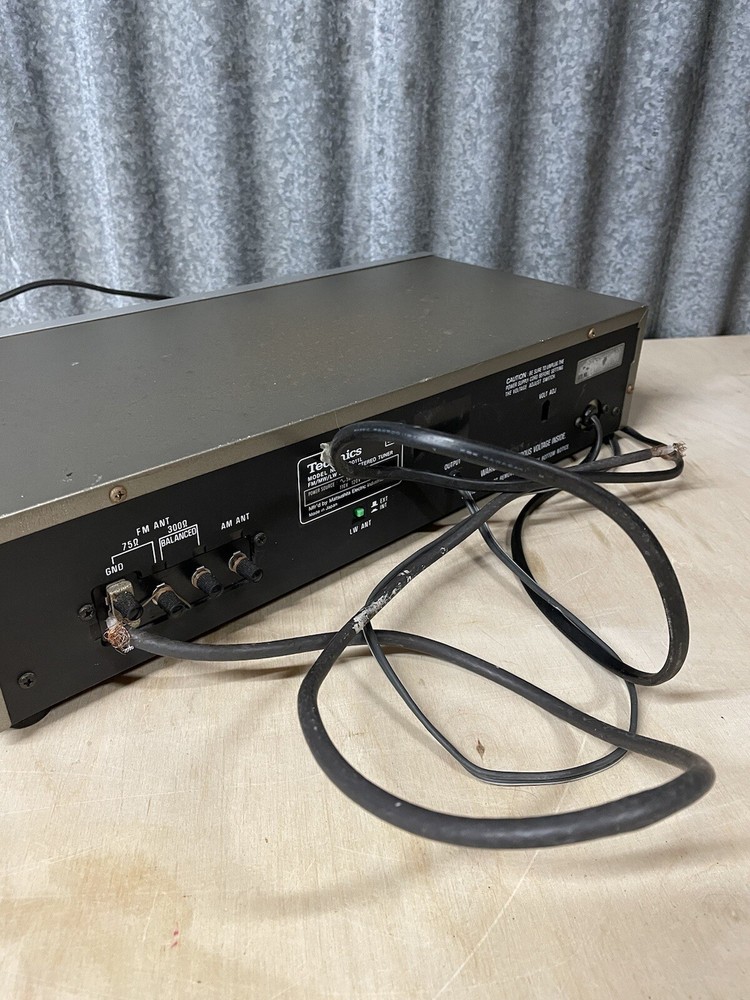 Technics ST-8011L 3 Band Stereo Tuner Tested & Working