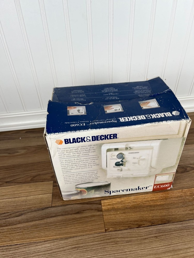 Black and Decker SpaceMaker Hideaway Can Opener EC600 W Box
