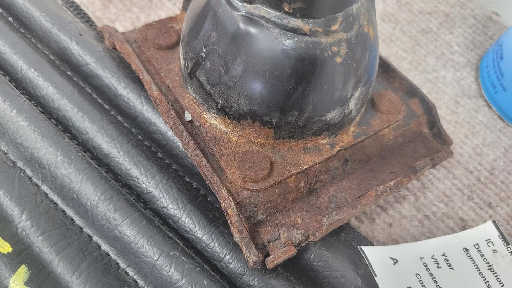 2000-2005 Ford Excursion Jack/Toolkit, Black, 000