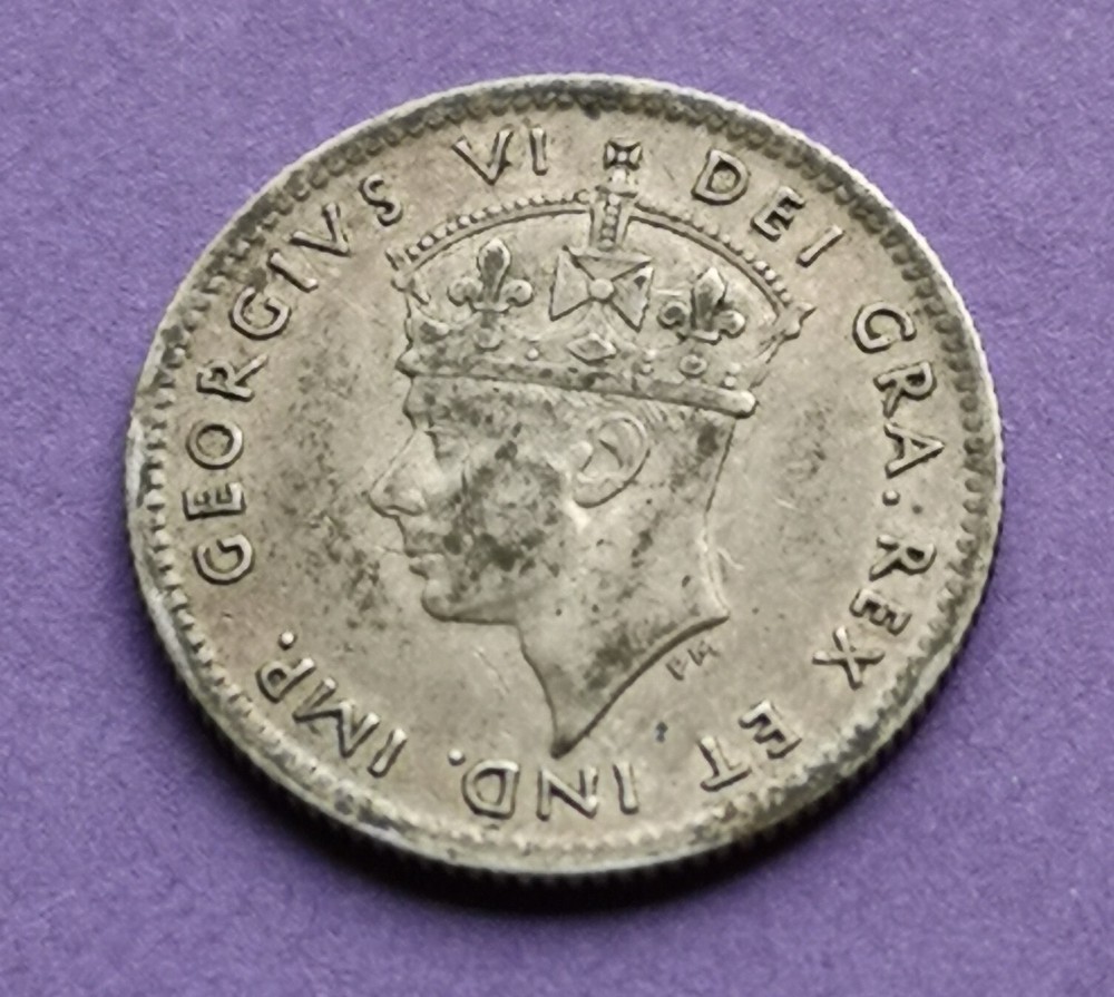 *** CANADA 5 CENTS 1942 NEWFOUNDLAND ***
