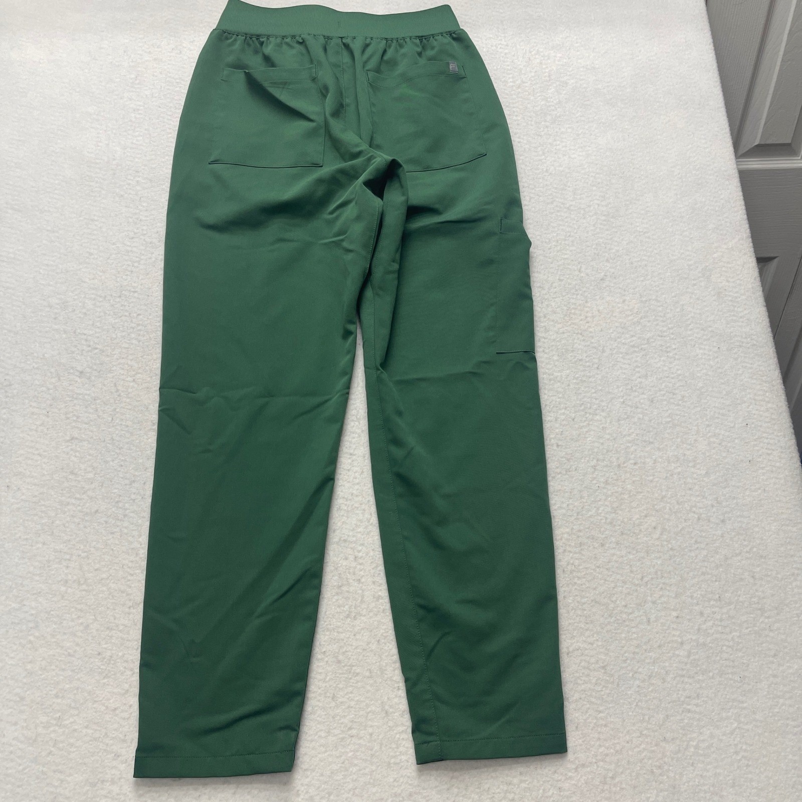 Fabletics Scrub Set Mens XS Helix Top Intake Pants Green V-Neck Short Sleeve