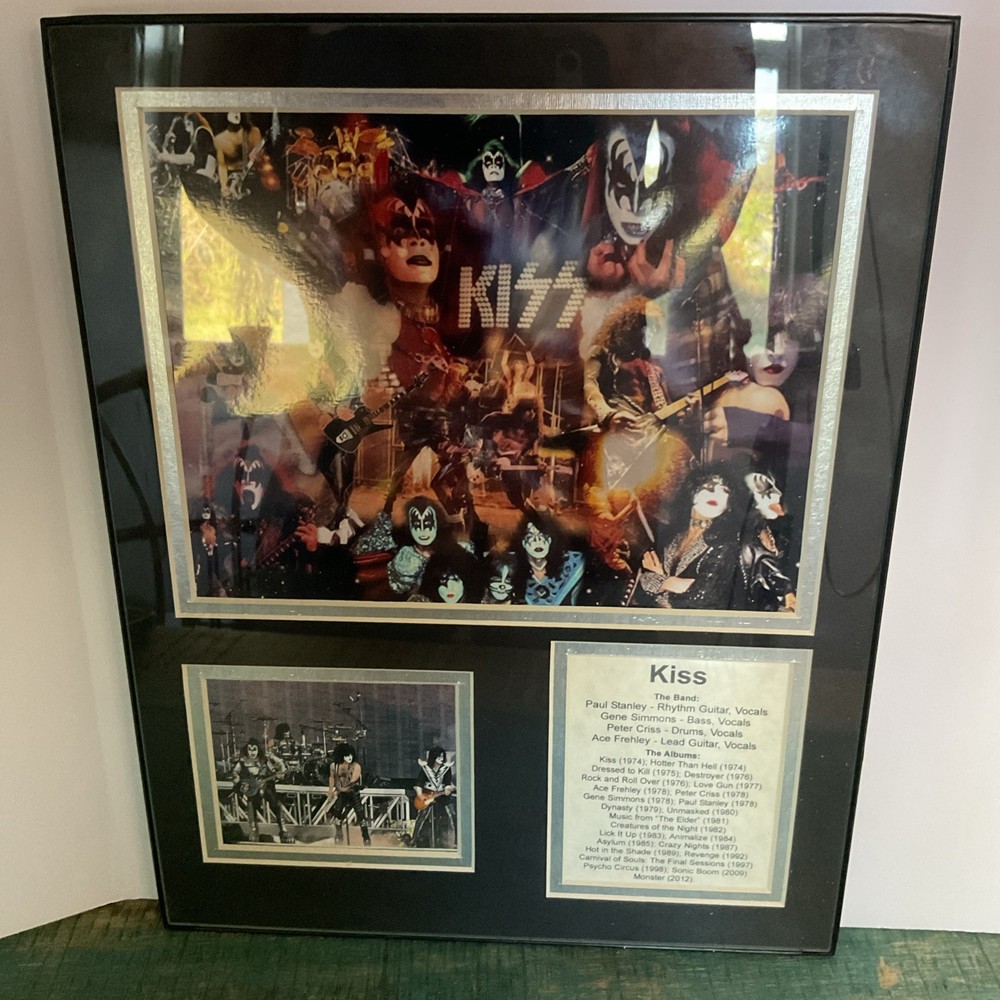 KISS FRAMED PHOTO COLLAGE 11x14