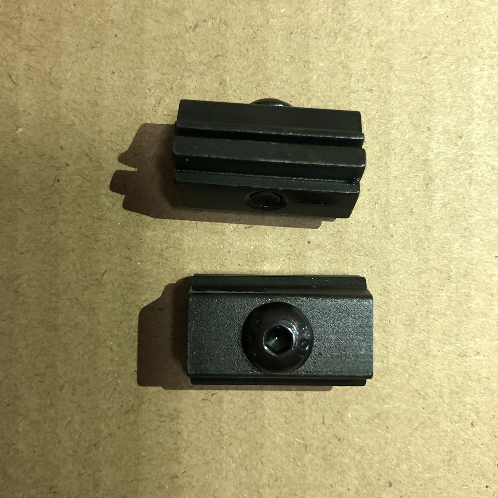 2pcs Key Clamp Vertical Fixture Double Sided Key Duplicating Locksmith Adapter