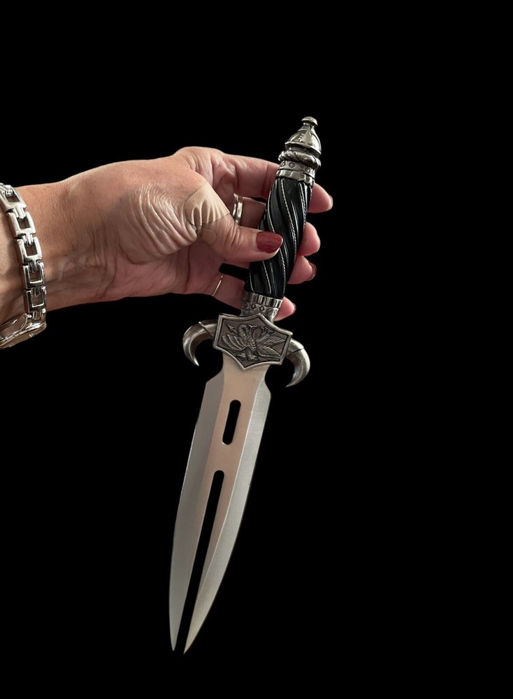 Martial Arts Claw Dagger