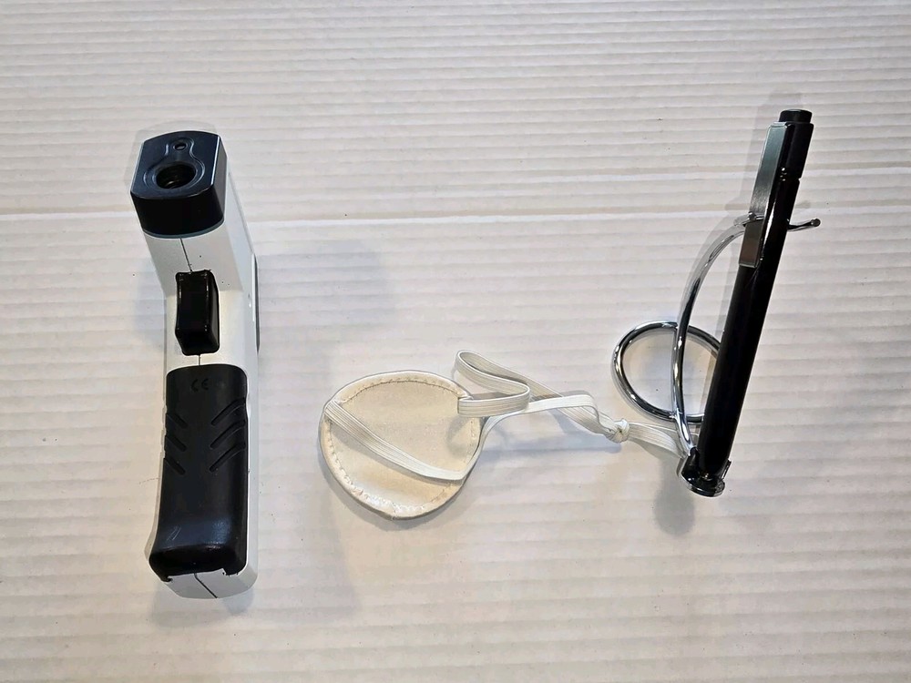 Orphan Black Screen Used Rachel Duncan Eye Patch, Pen Light And "Bionic Scanner"