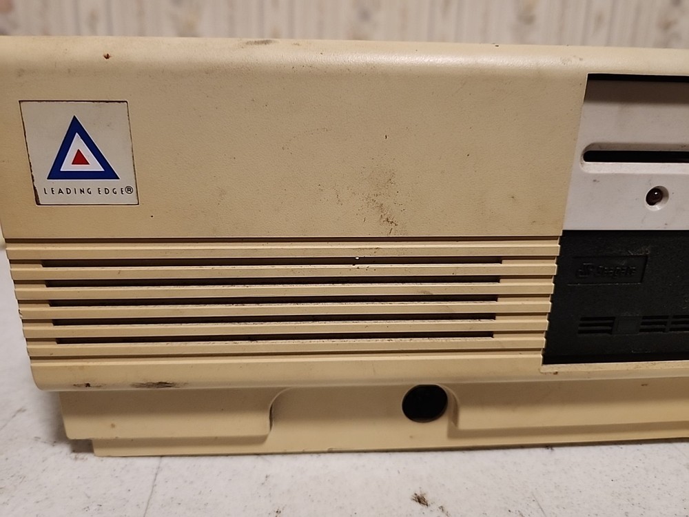 Vintage Desktop PC Leading Edge Model DC-2012 Computer Powers On