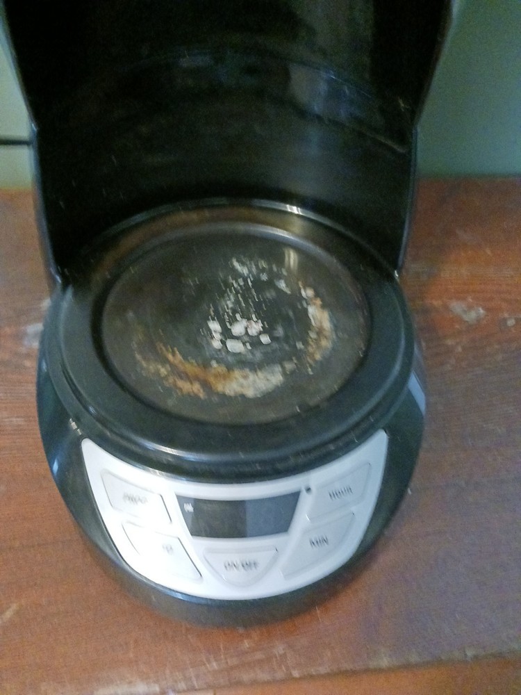 Black & Decker 12 Cup Programmable Coffee and Espresso Maker CM1050B Carafe