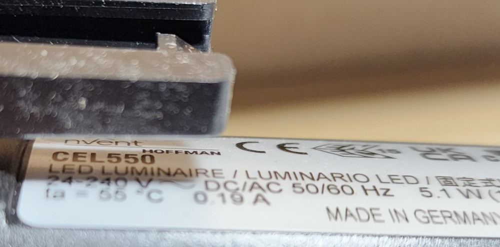 Hoffman NVent CEL550 Compact LED Light 24-240V *PI