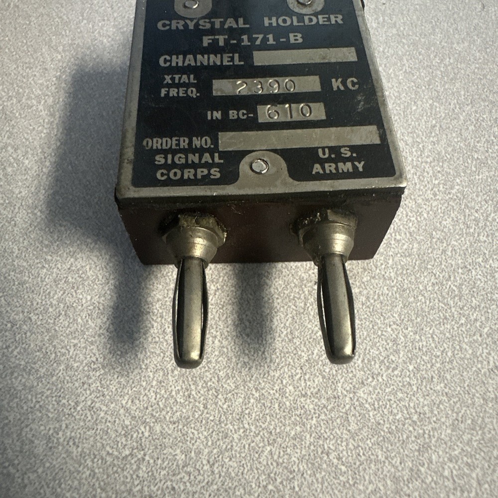 Crystal Holder Type -FT-171-B. XTAL Freq. 2399KC. Signal Corps U.S Army.