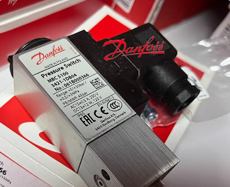 1pcs Danfoss MBC5100 061B000366 sensor